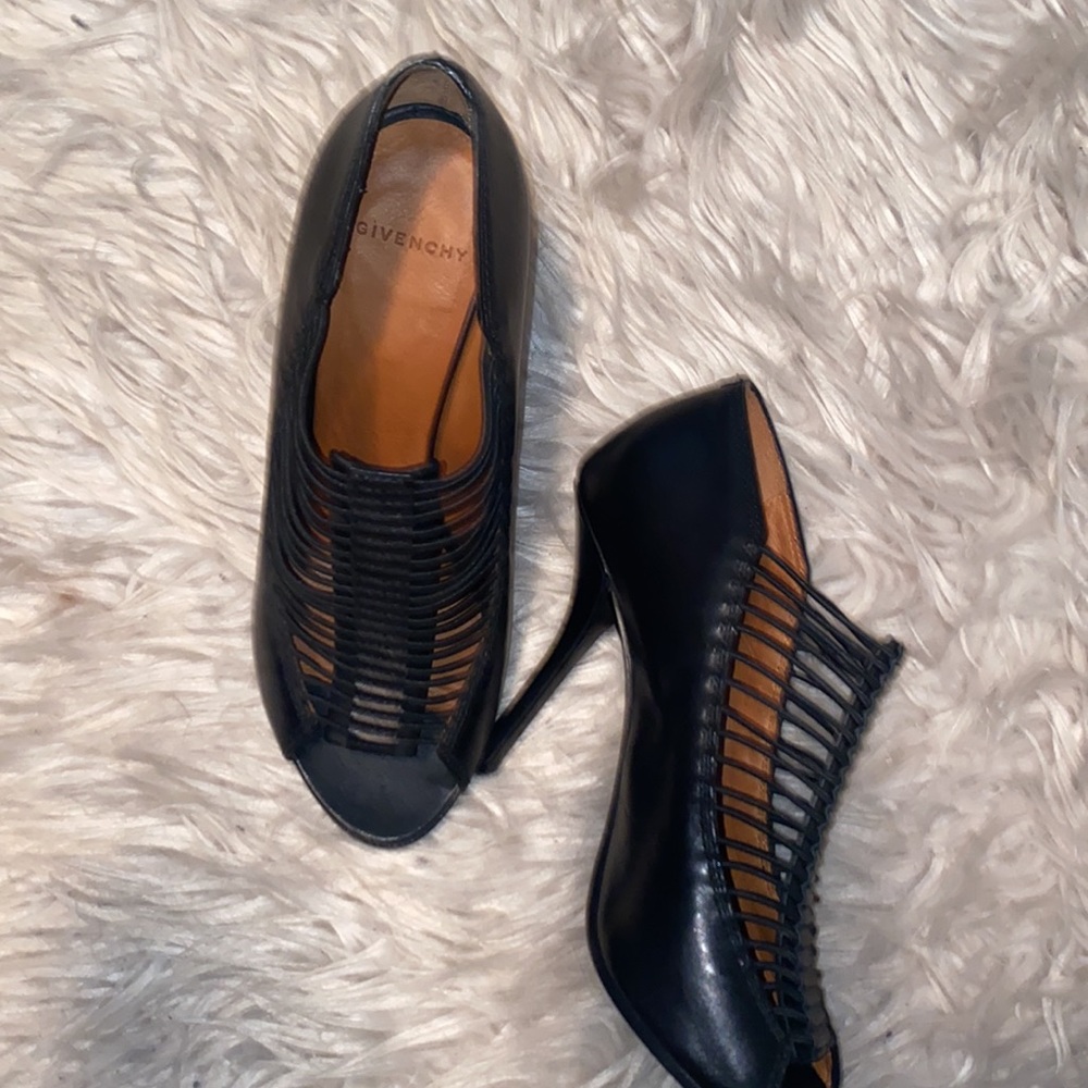 Givenchy - Picture 4 of 6